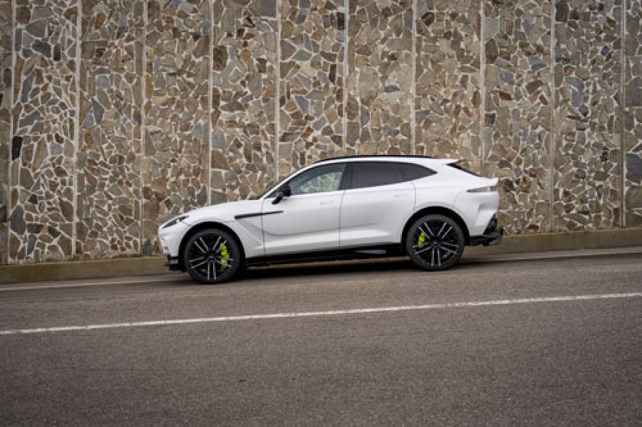 Aston Martin DBX707 Satin Neutron White 96